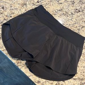 lululemon short size 4. black.